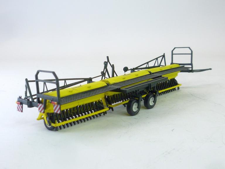 Preview: Koppelwagen T890 B01 3x Drillmaschine A202 Transportstellung gelb
